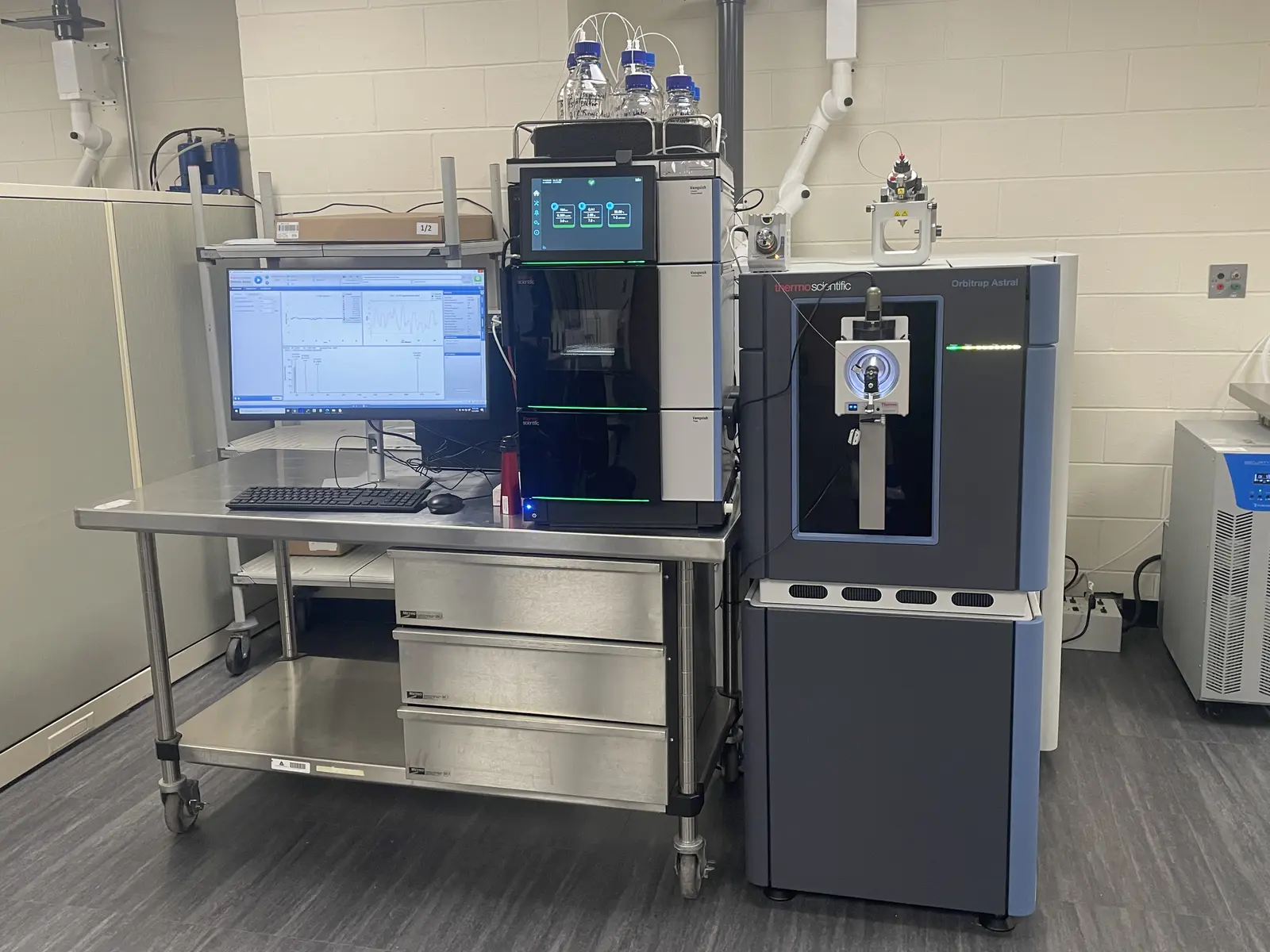 PORTER LABORATORY
　ウエストバック(L) Proteomics Core Lab | Our Laboratories | Core Research Facilities